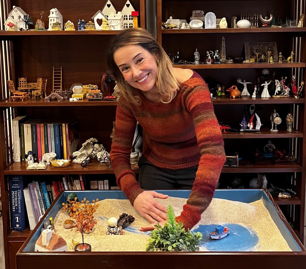 İstanbul oyun terapisi odası ve kum tepsisi oyuncakları